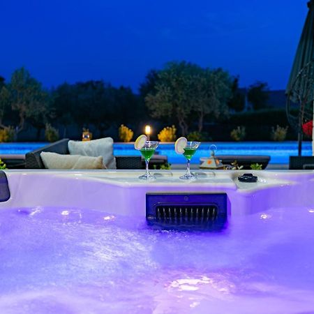 Villa Lorema-Pet Friendly On 5000 Sqm Garden,Pool, Jacuzzi, Billiard&Ps5 Sveti Filip i Jakov Bagian luar foto