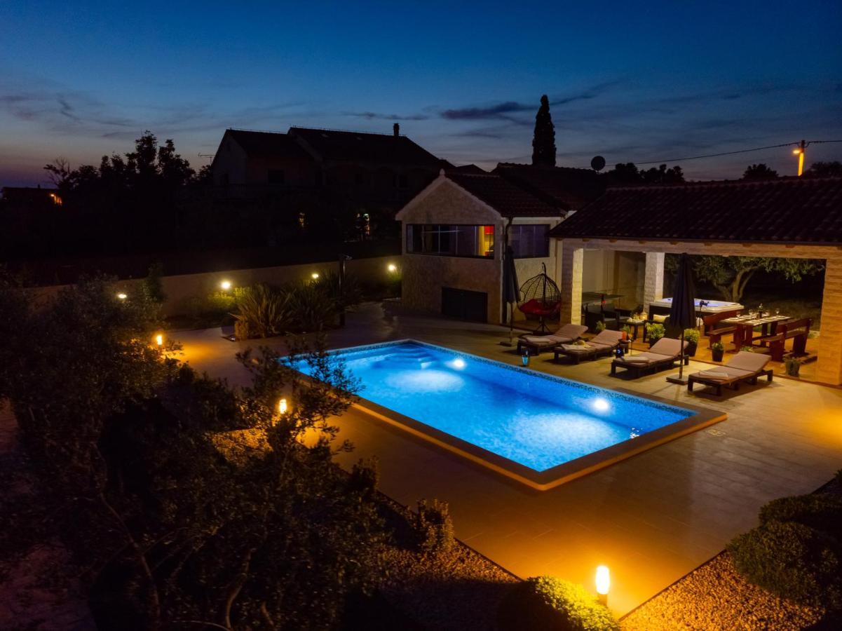 Villa Lorema-Pet Friendly On 5000 Sqm Garden,Pool, Jacuzzi, Billiard&Ps5 Sveti Filip i Jakov Bagian luar foto