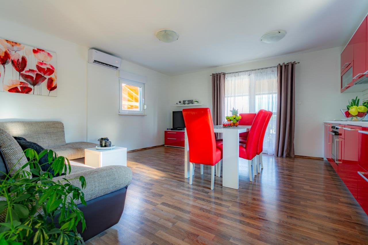 Villa Lorema-Pet Friendly On 5000 Sqm Garden,Pool, Jacuzzi, Billiard&Ps5 Sveti Filip i Jakov Bagian luar foto