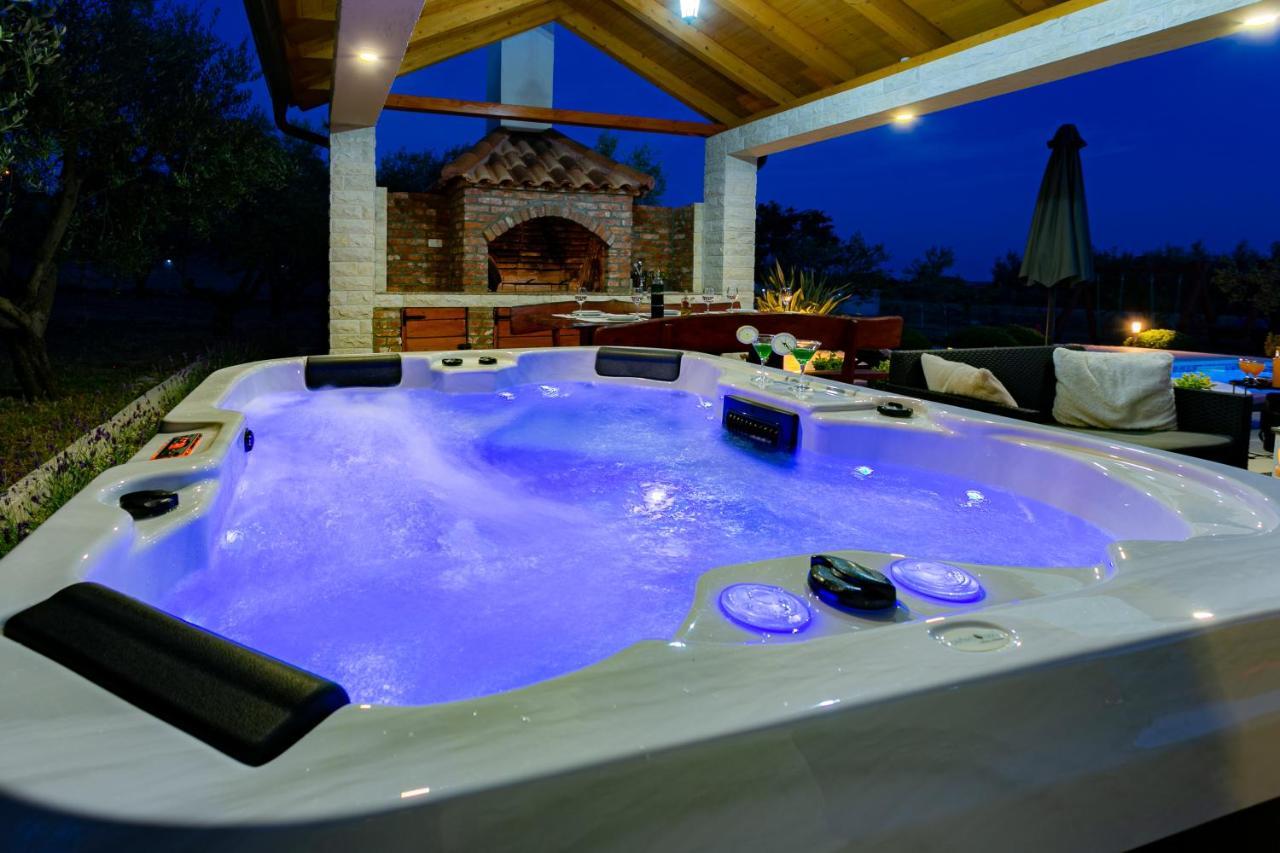 Villa Lorema-Pet Friendly On 5000 Sqm Garden,Pool, Jacuzzi, Billiard&Ps5 Sveti Filip i Jakov Bagian luar foto