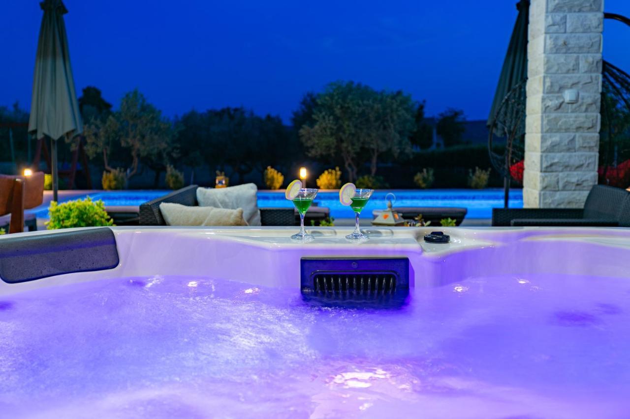 Villa Lorema-Pet Friendly On 5000 Sqm Garden,Pool, Jacuzzi, Billiard&Ps5 Sveti Filip i Jakov Bagian luar foto