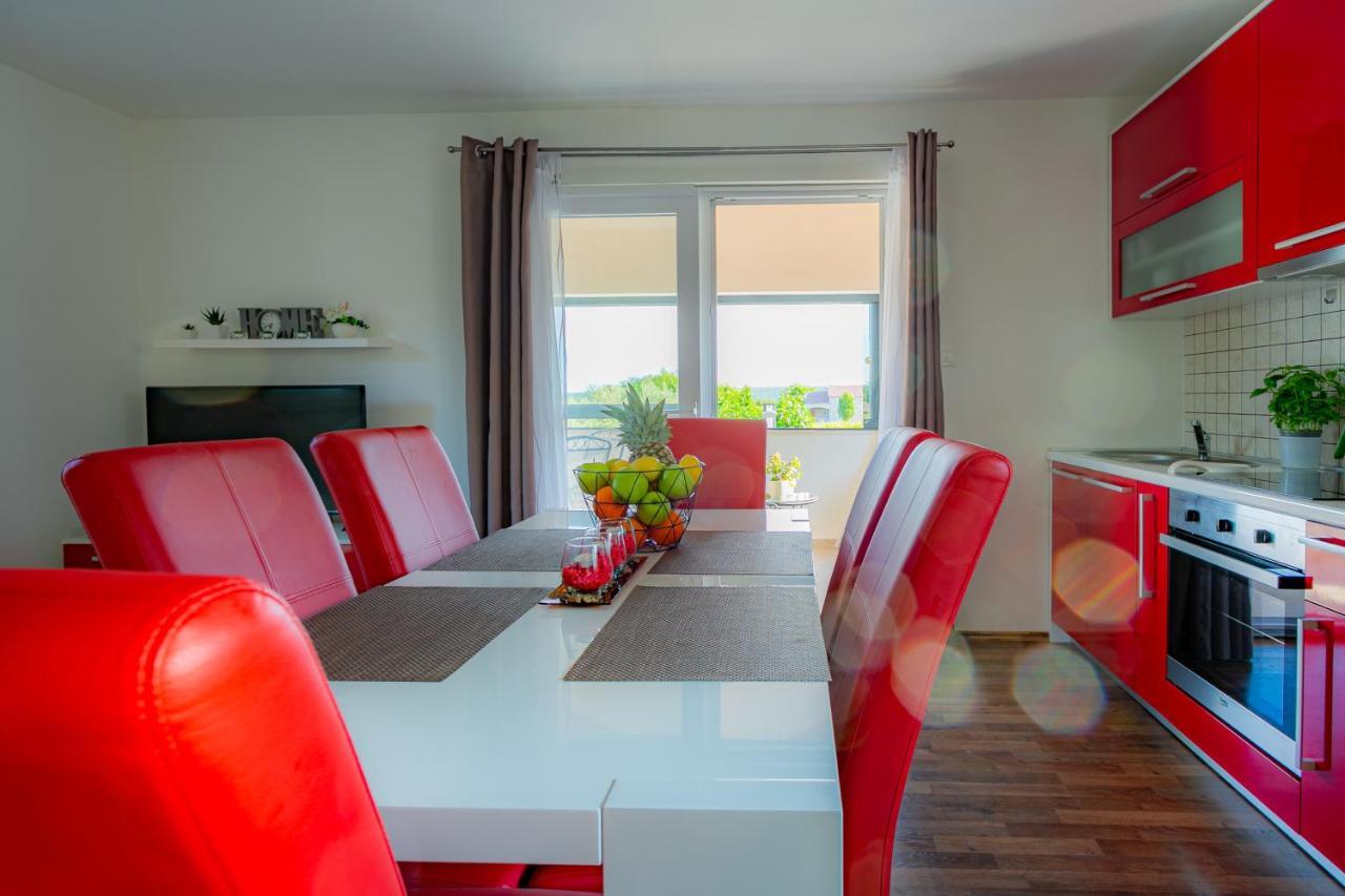 Villa Lorema-Pet Friendly On 5000 Sqm Garden,Pool, Jacuzzi, Billiard&Ps5 Sveti Filip i Jakov Bagian luar foto
