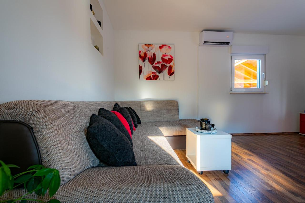 Villa Lorema-Pet Friendly On 5000 Sqm Garden,Pool, Jacuzzi, Billiard&Ps5 Sveti Filip i Jakov Bagian luar foto