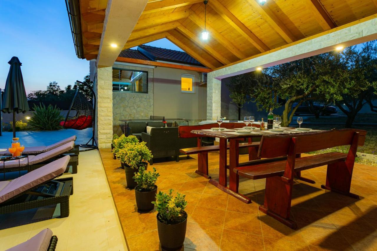 Villa Lorema-Pet Friendly On 5000 Sqm Garden,Pool, Jacuzzi, Billiard&Ps5 Sveti Filip i Jakov Bagian luar foto