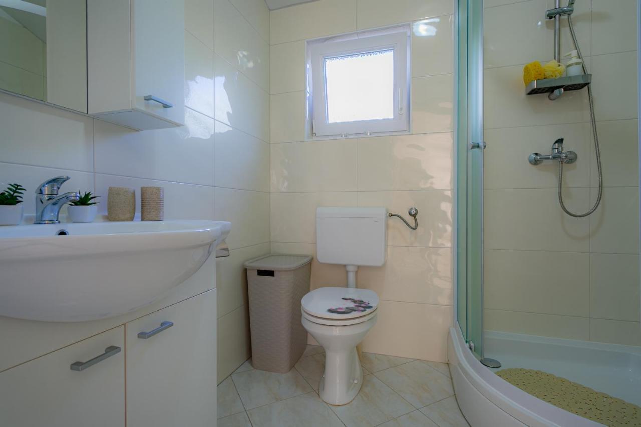 Villa Lorema-Pet Friendly On 5000 Sqm Garden,Pool, Jacuzzi, Billiard&Ps5 Sveti Filip i Jakov Bagian luar foto