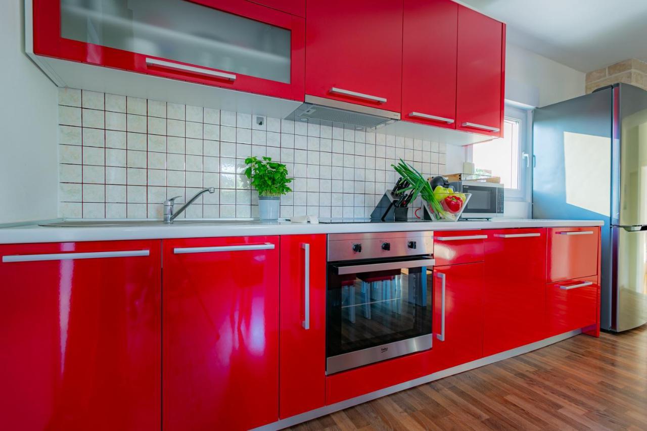 Villa Lorema-Pet Friendly On 5000 Sqm Garden,Pool, Jacuzzi, Billiard&Ps5 Sveti Filip i Jakov Bagian luar foto