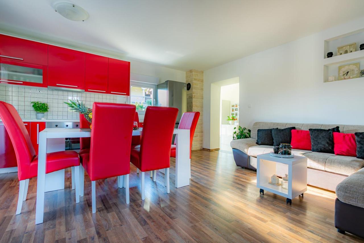Villa Lorema-Pet Friendly On 5000 Sqm Garden,Pool, Jacuzzi, Billiard&Ps5 Sveti Filip i Jakov Bagian luar foto