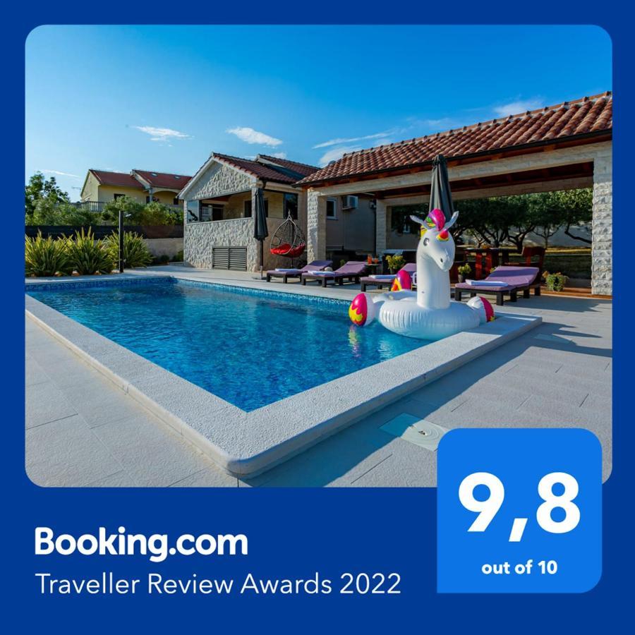 Villa Lorema-Pet Friendly On 5000 Sqm Garden,Pool, Jacuzzi, Billiard&Ps5 Sveti Filip i Jakov Bagian luar foto