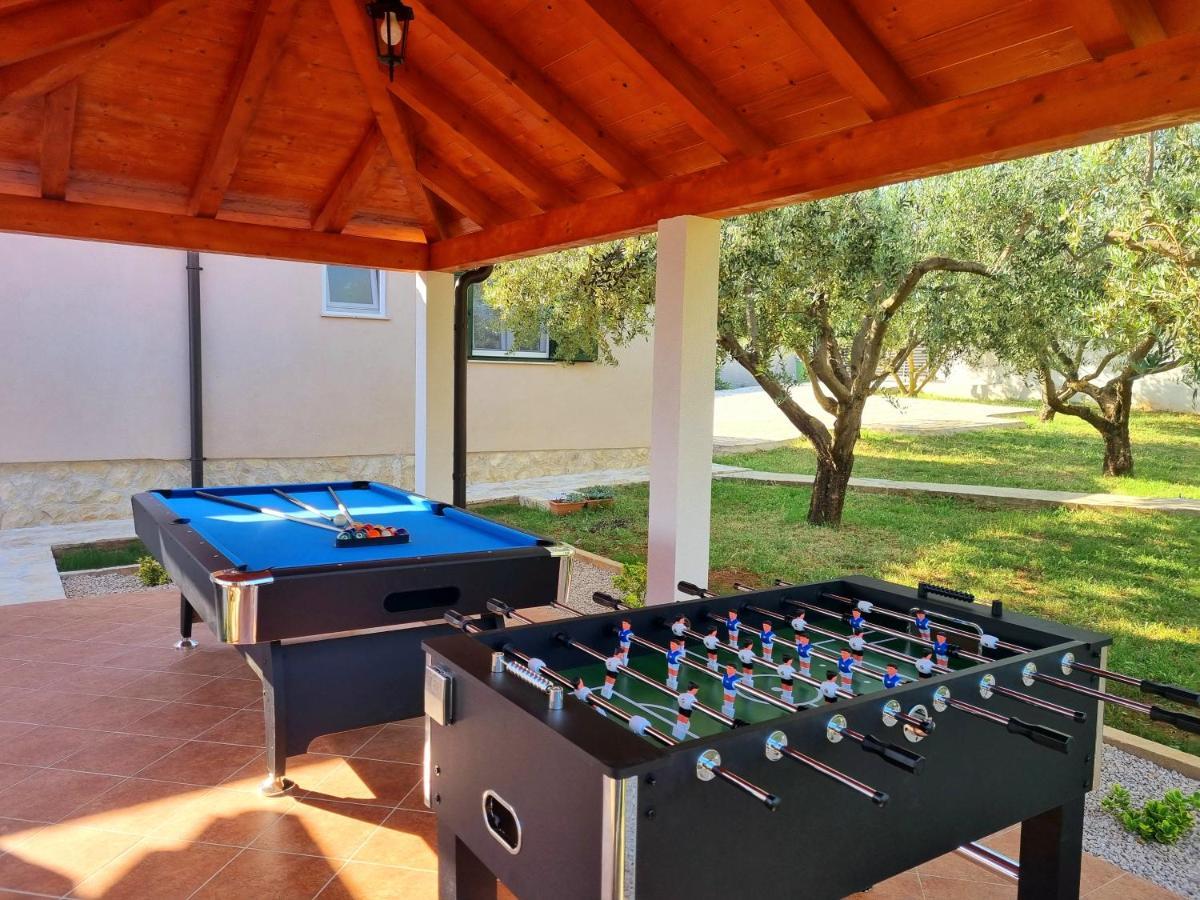 Villa Lorema-Pet Friendly On 5000 Sqm Garden,Pool, Jacuzzi, Billiard&Ps5 Sveti Filip i Jakov Bagian luar foto